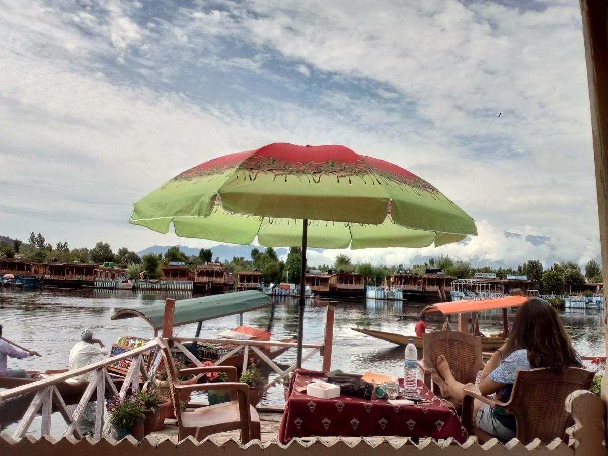The Quebec Houseboats Hotel Srīnagar Exterior foto